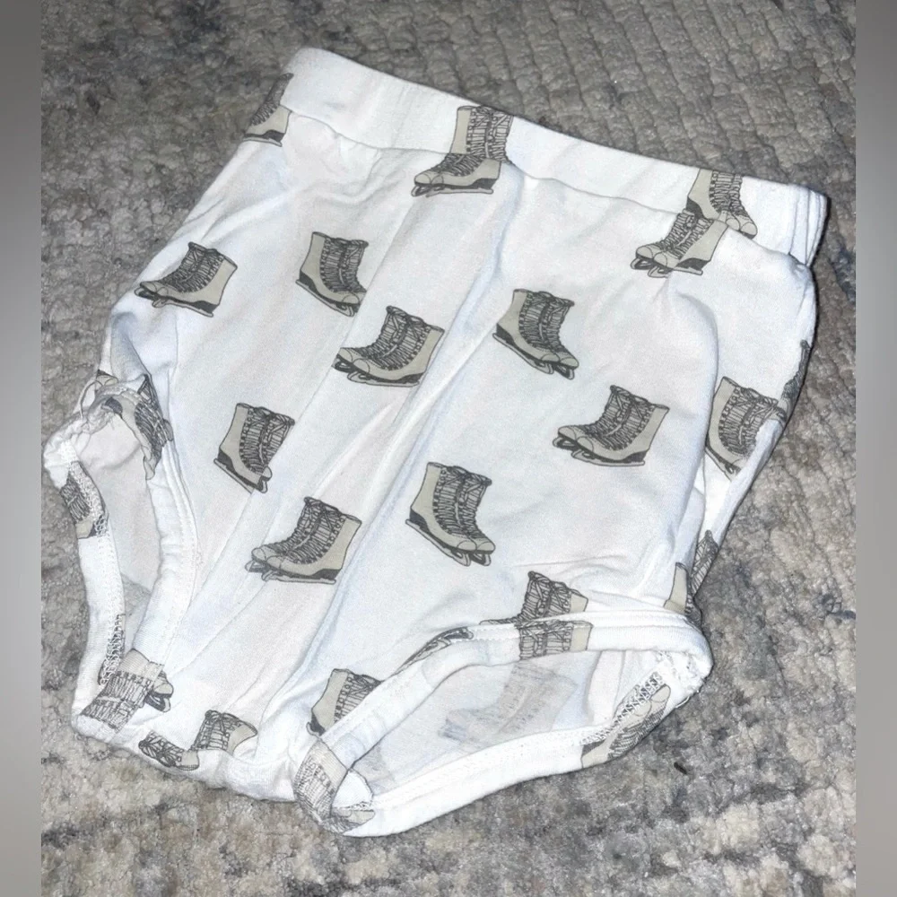 Kate Quinn White Ice Skate Print Pants size 12-18 months